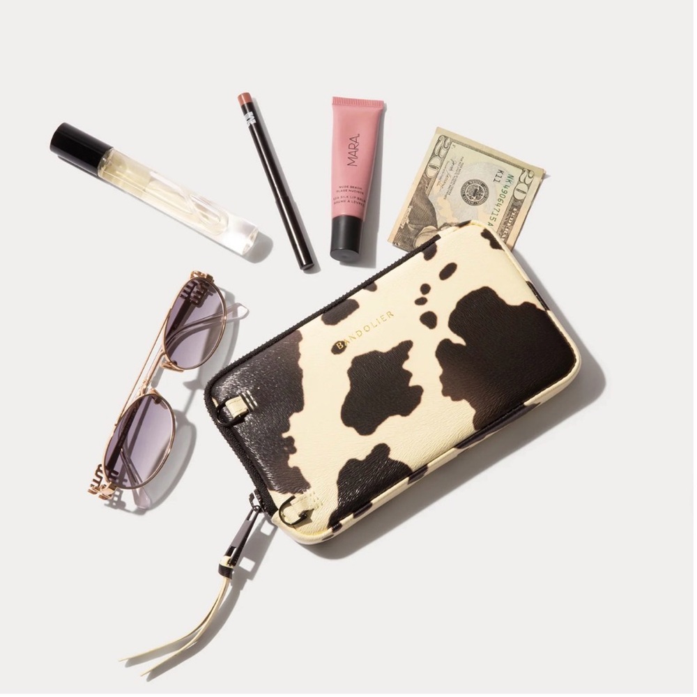 BANDOLIER - Expanded Pouch only
PRINTED COWHIDE EXPANDED ZIP POUCH IN ZEBRA/GOLD - Picture 3 of 3